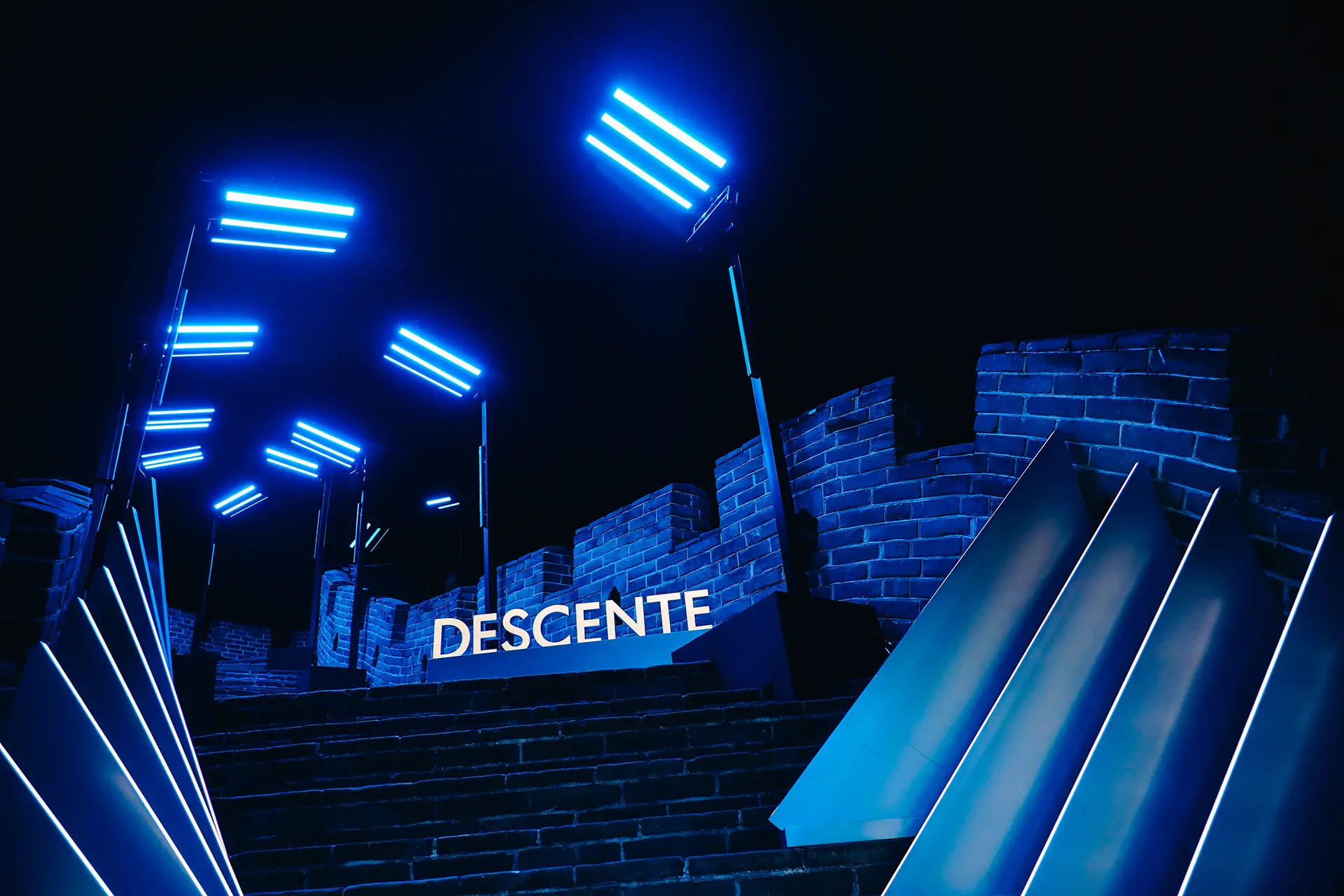 Photo of the runway stage, on the Great Wall of China, with DESCENTE branding