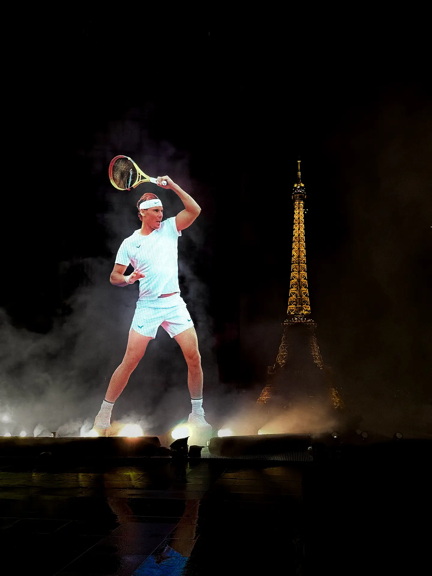 Variation of the holographic display, presenting a version of Rafa later in his career, wearing Nike attire
