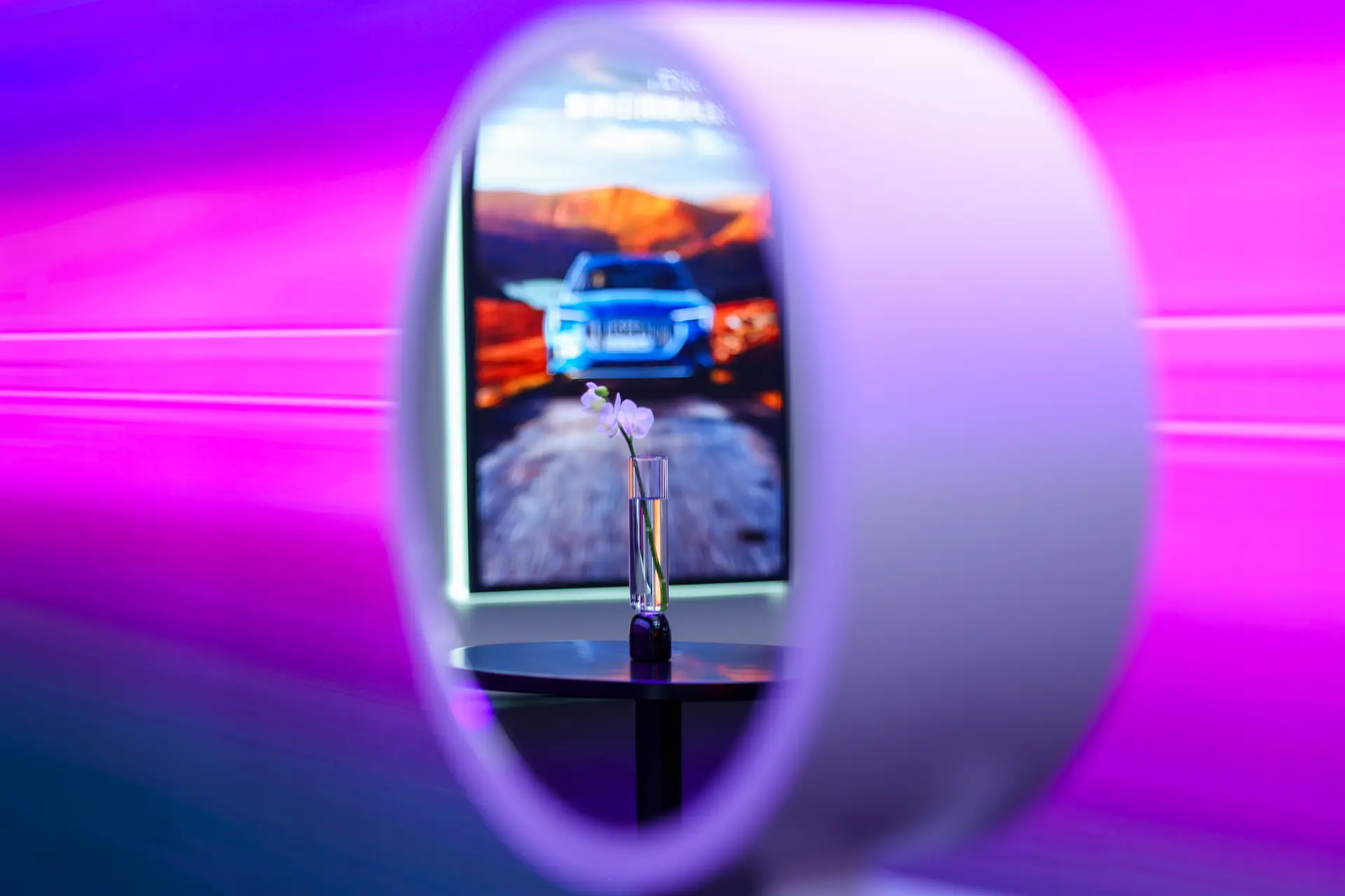 Reflection of the Audi advertising in the display area