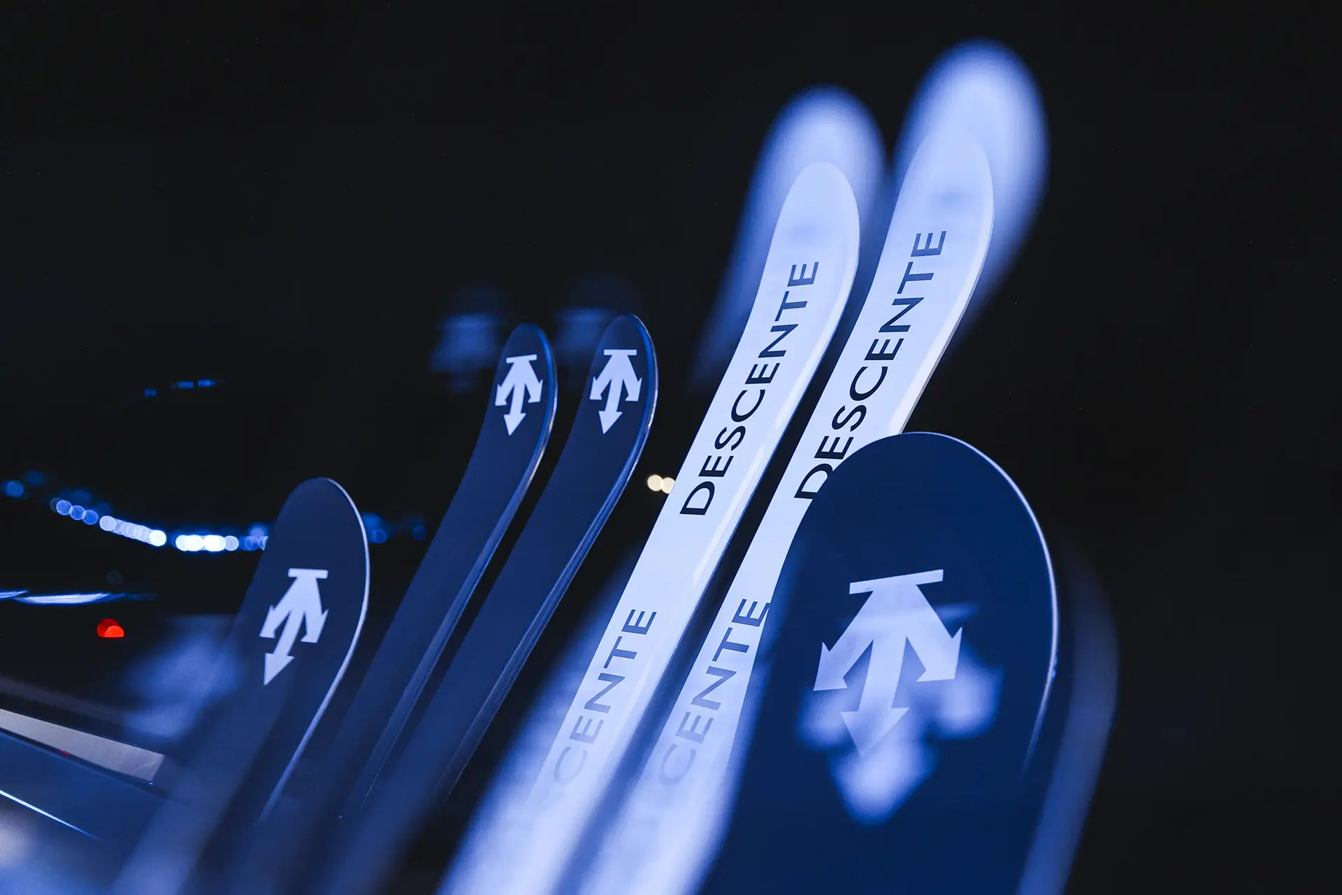 DESCENTE skis